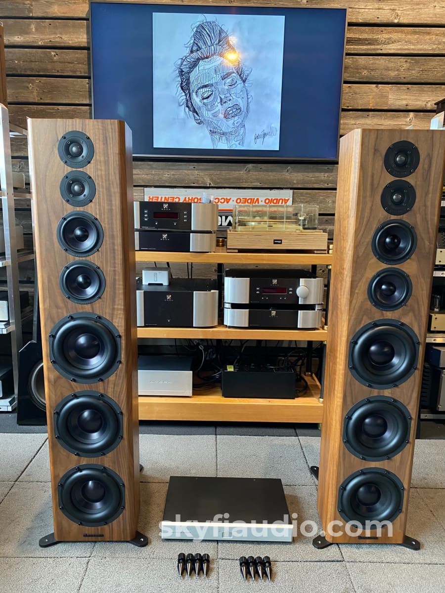 Bryston Model T Signature Active Loudspeaker System With Bax-1 Dsp Crossover Speakers