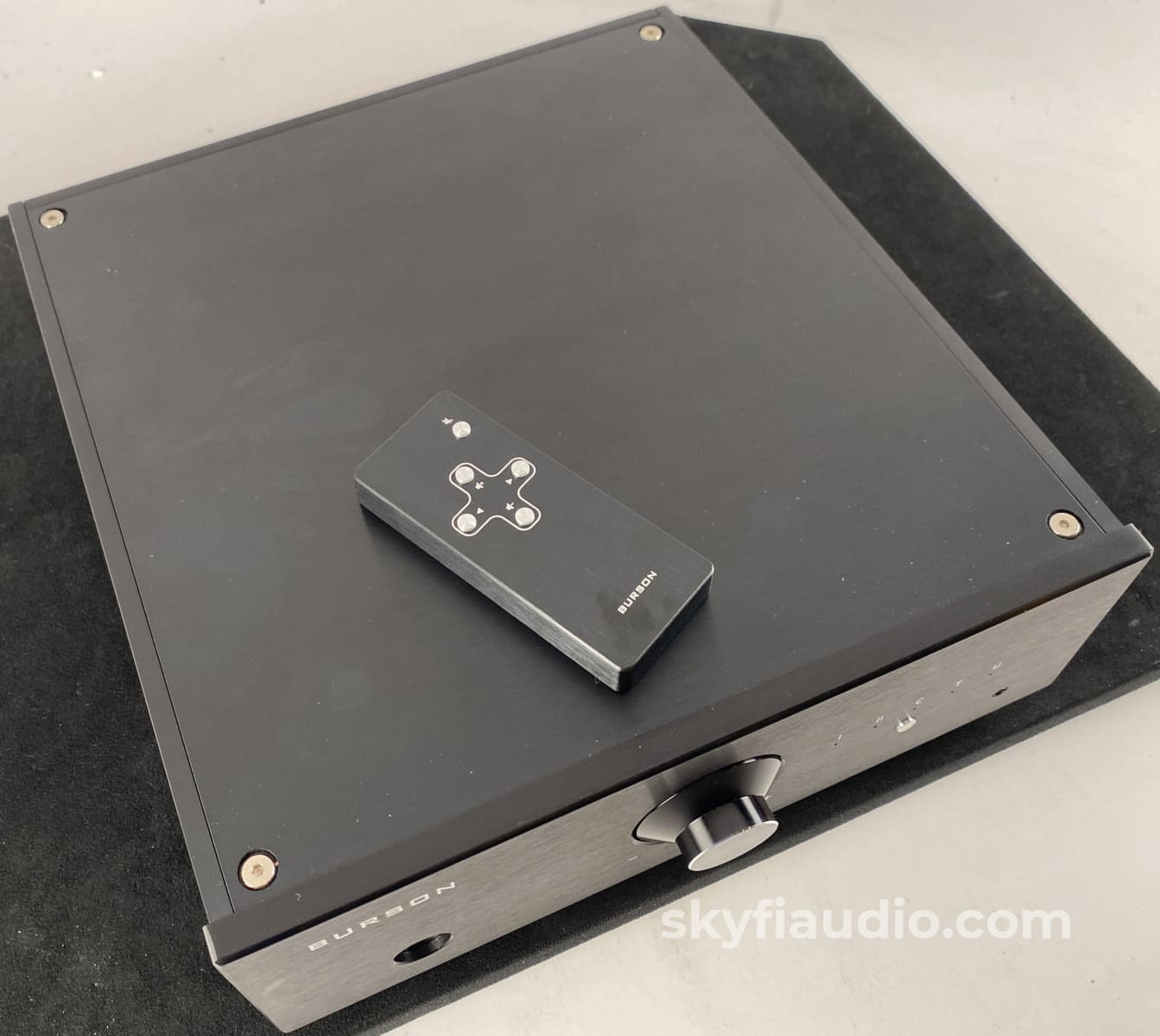 Burson Audio Conductor V2 - Desktop Headphone Amplifier W/Remote