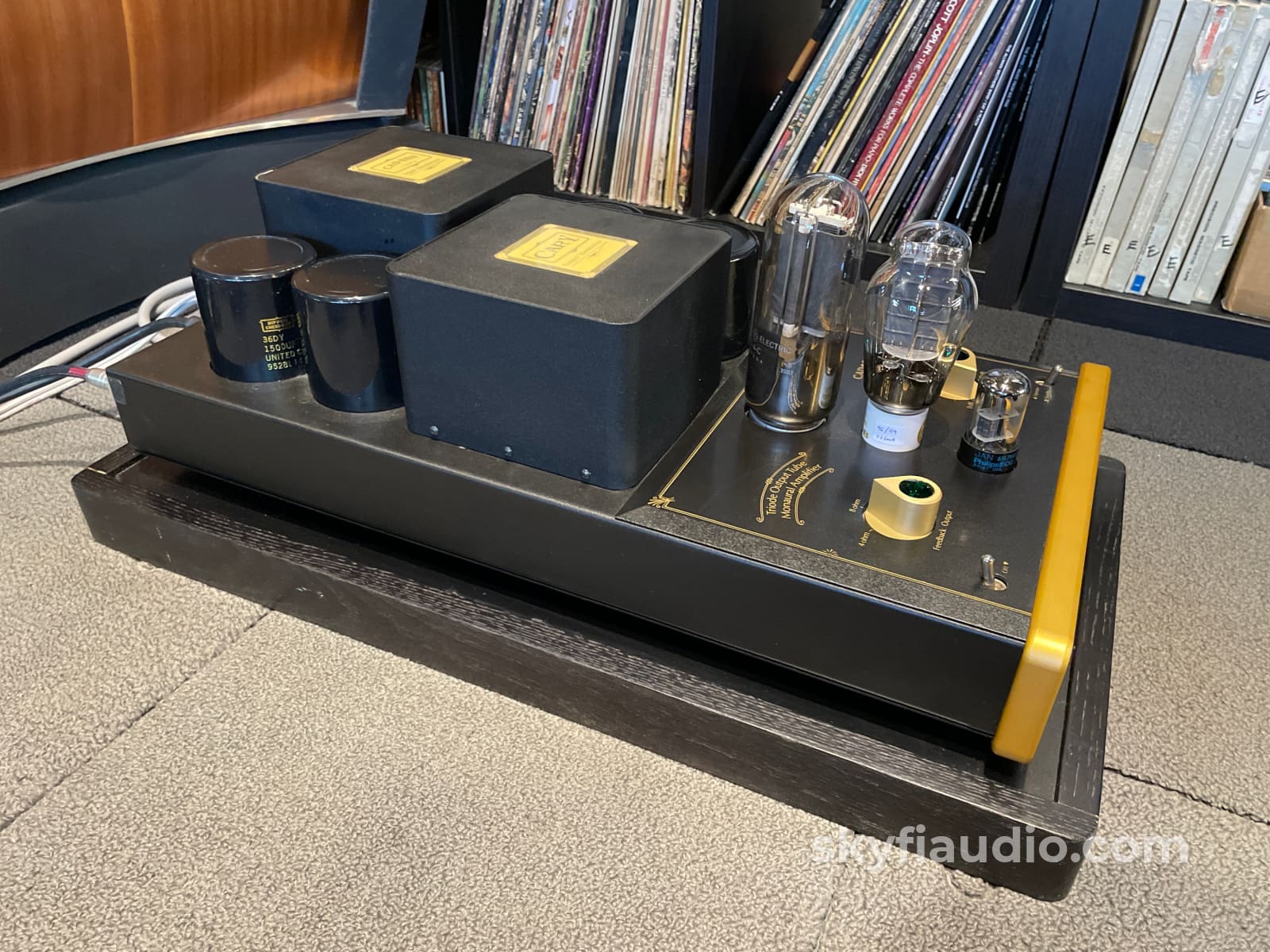 Cary Audio Design Cad-805 - Single-Ended Tube Monoblock Amplifiers With Matching Stands Amplifier