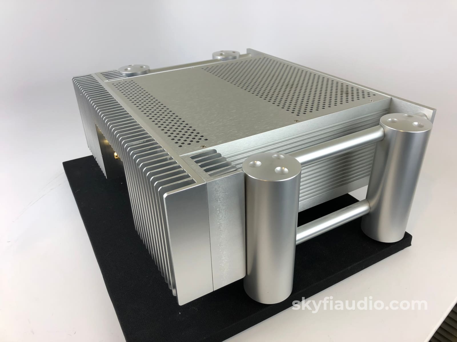 Chord Spm-1050 Solid State 200W Amplifier