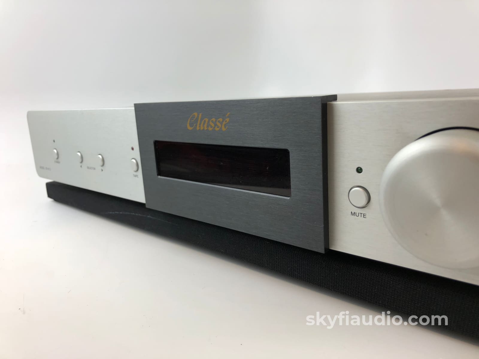 Classe Audio Cp-47.5 Solid State Analog Preamp With Remote Preamplifier