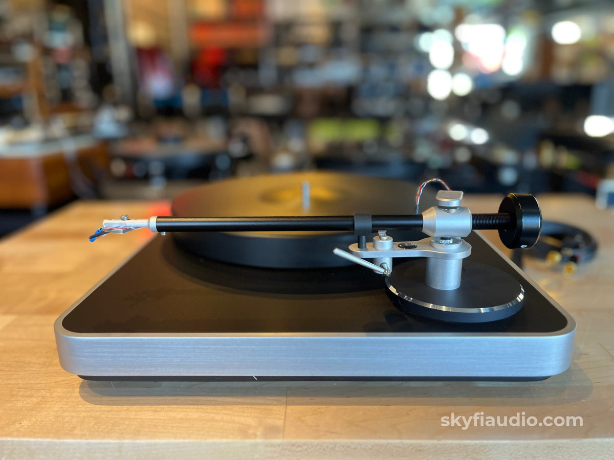 Clearaudio Concept Turntable W/ New Hana SH MKII Cartridge - Turntable