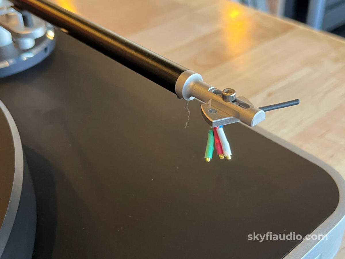 Clearaudio Concept Turntable W/ New Hana SH MKII Cartridge - Turntable