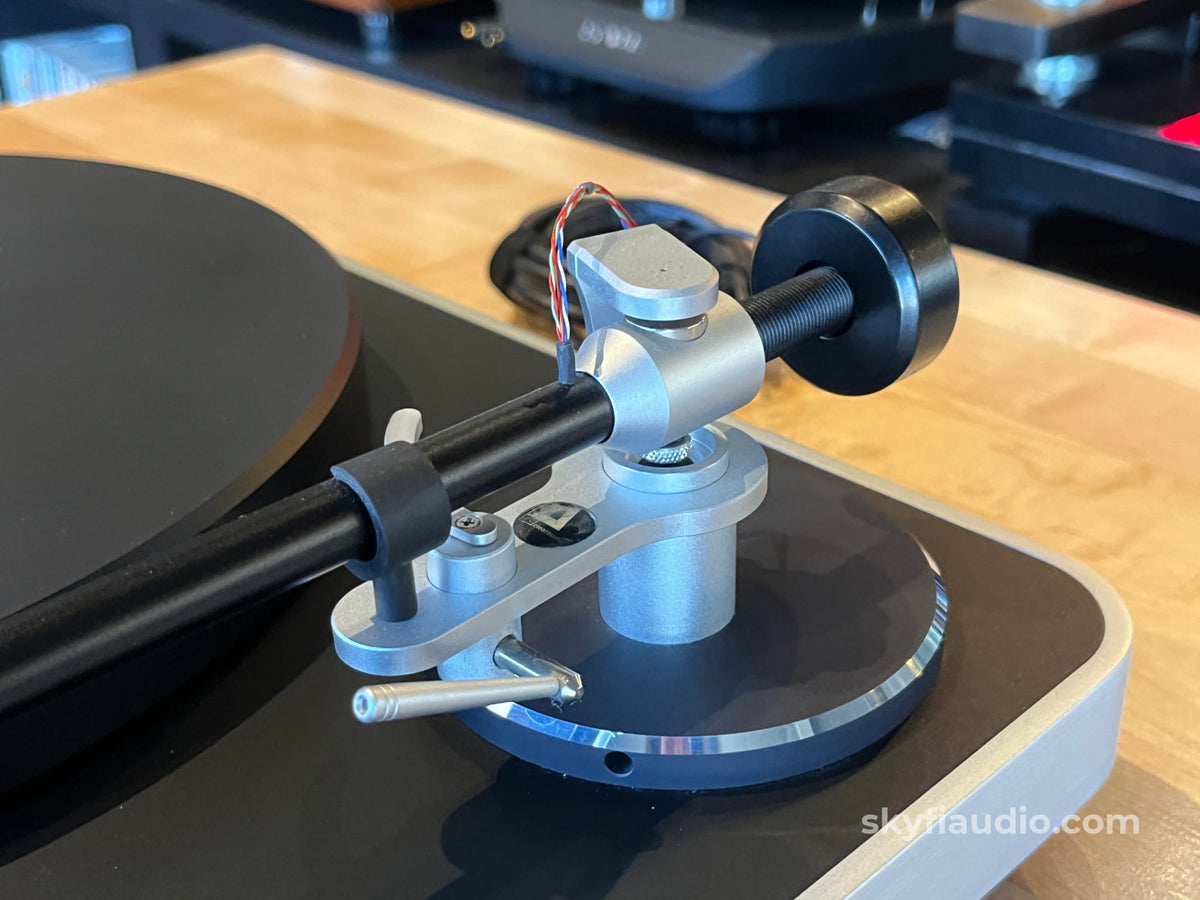 Clearaudio Concept Turntable W/ New Hana SH MKII Cartridge - Turntable