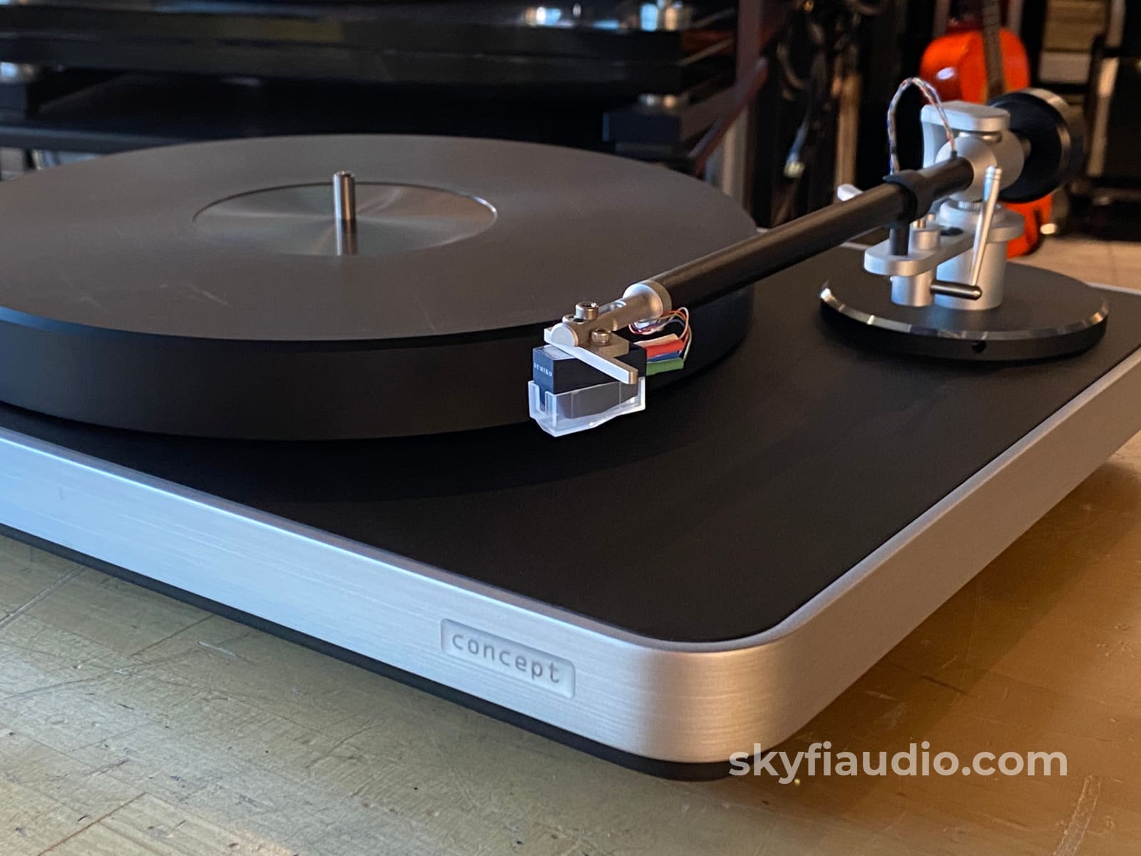 Clearaudio Concept Turntable With Upgraded Sumiko Phono Cartridge Turntable