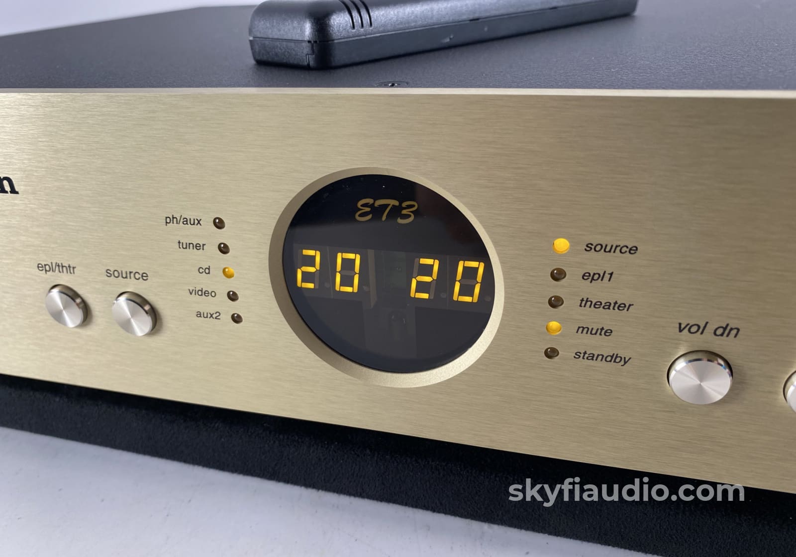 Conrad Johnson Et3 All Tube Analog Preamp With Remote Preamplifier