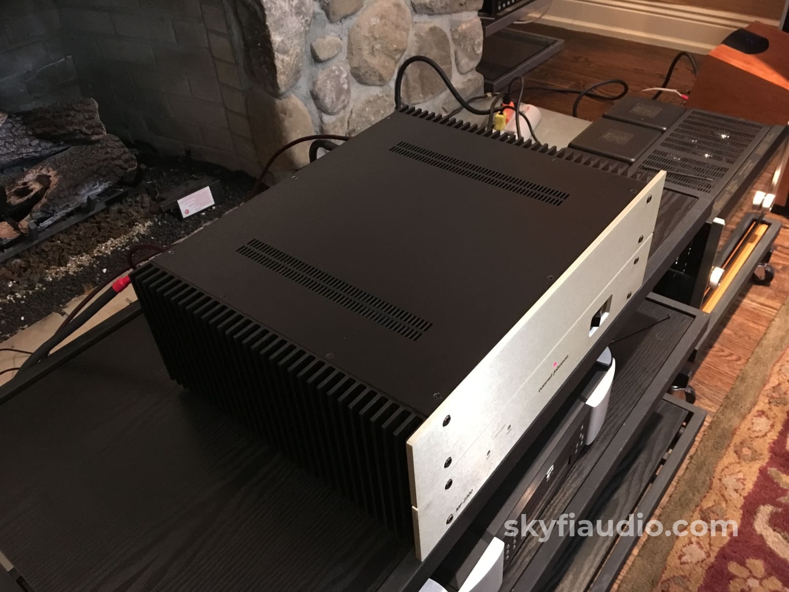 Conrad-Johnson Mf2300 Solid State Amplifier