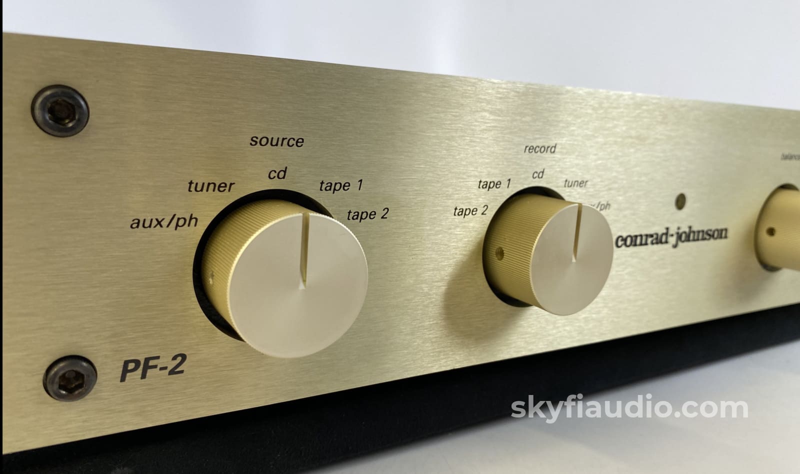 Conrad-Johnson Pf2L Line Level All-Analog Preamplifier