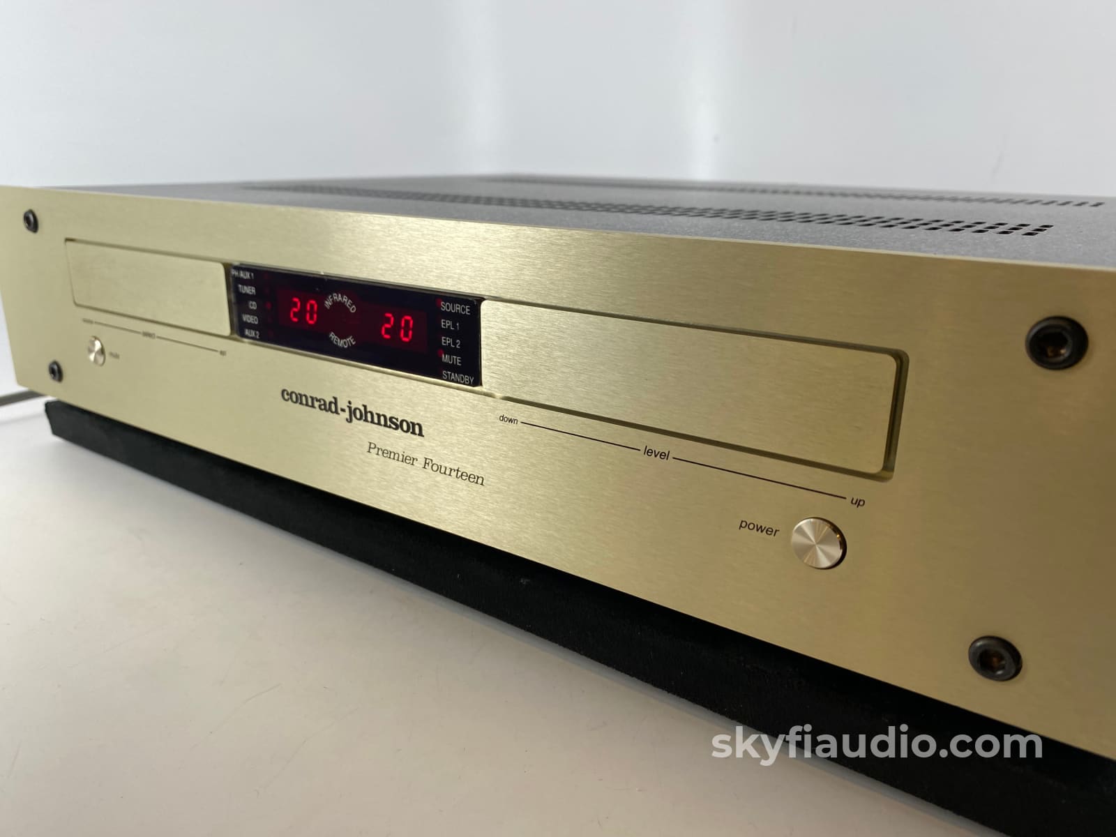 Conrad Johnson Premier Fourteen 14 Line-Stage Tube Preamp With Remote Control Preamplifier