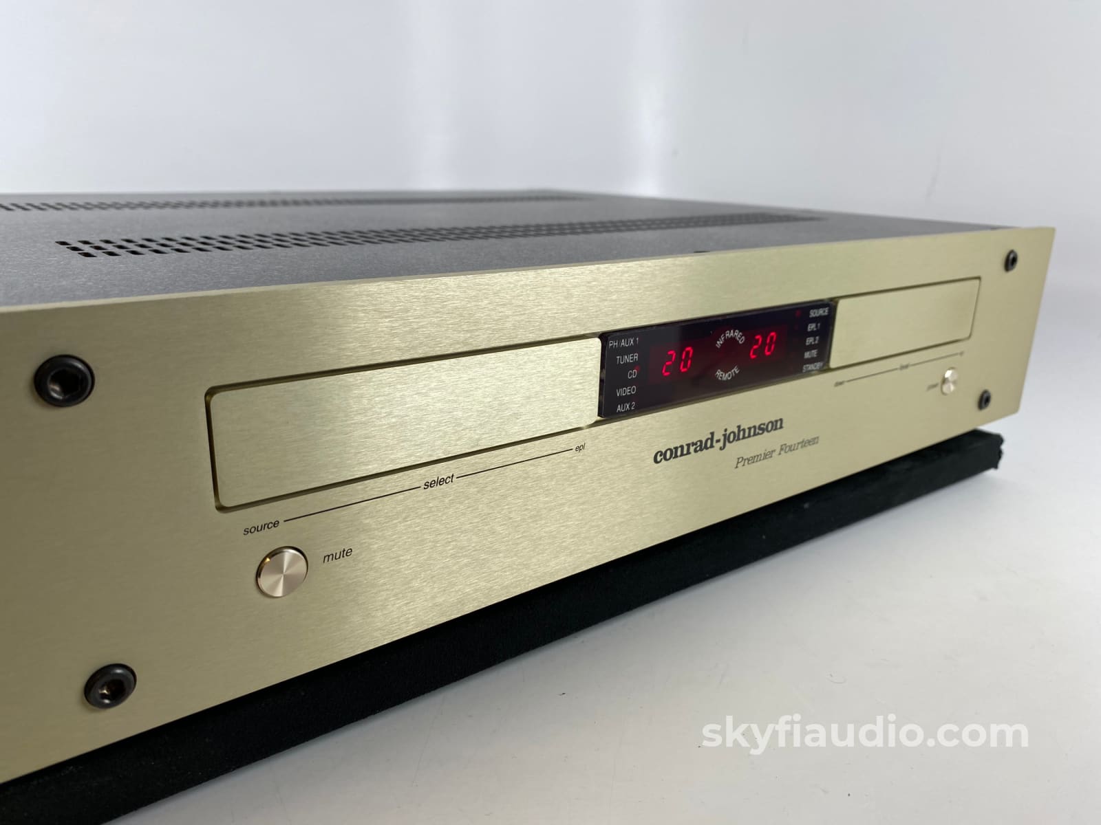 Conrad Johnson Premier Fourteen 14 Line-Stage Tube Preamp With Remote Control Preamplifier