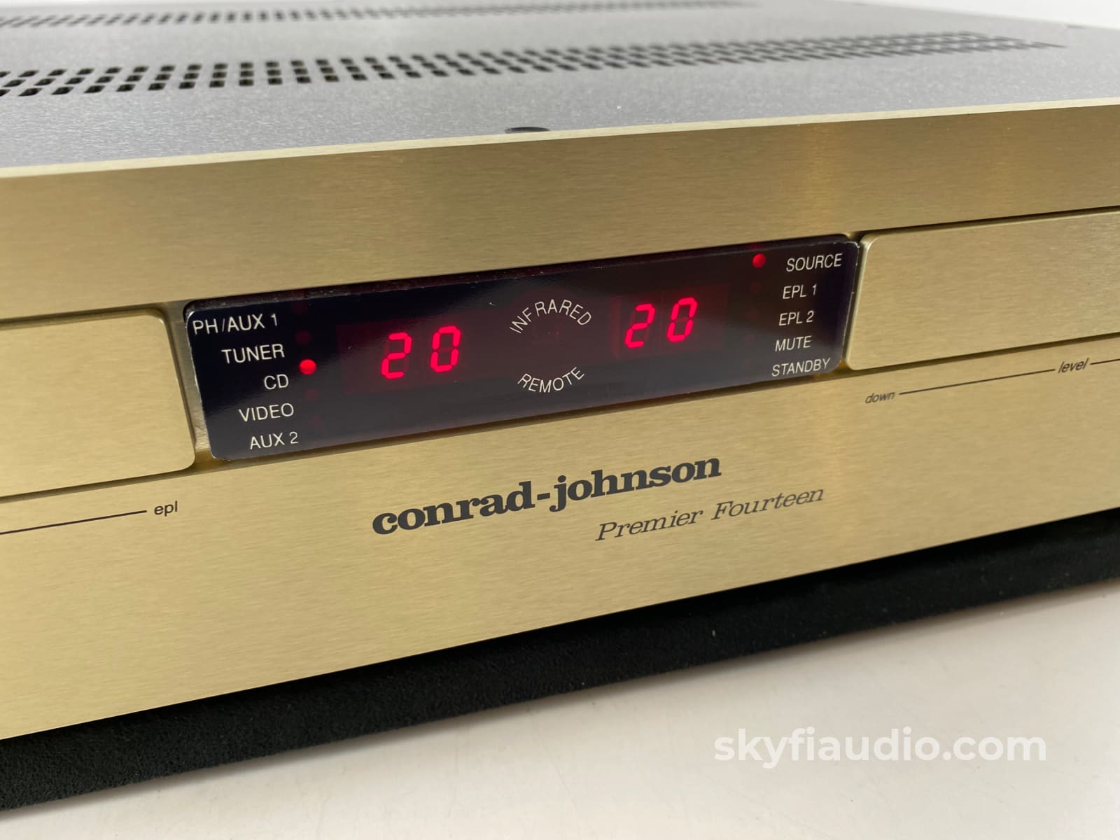 Conrad Johnson Premier Fourteen 14 Line-Stage Tube Preamp With Remote Control Preamplifier