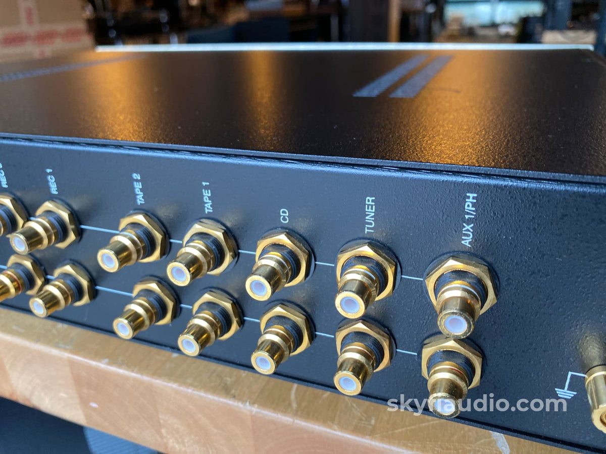 Conrad Johnson Pv12 Line Stage Tube Preamp Preamplifier