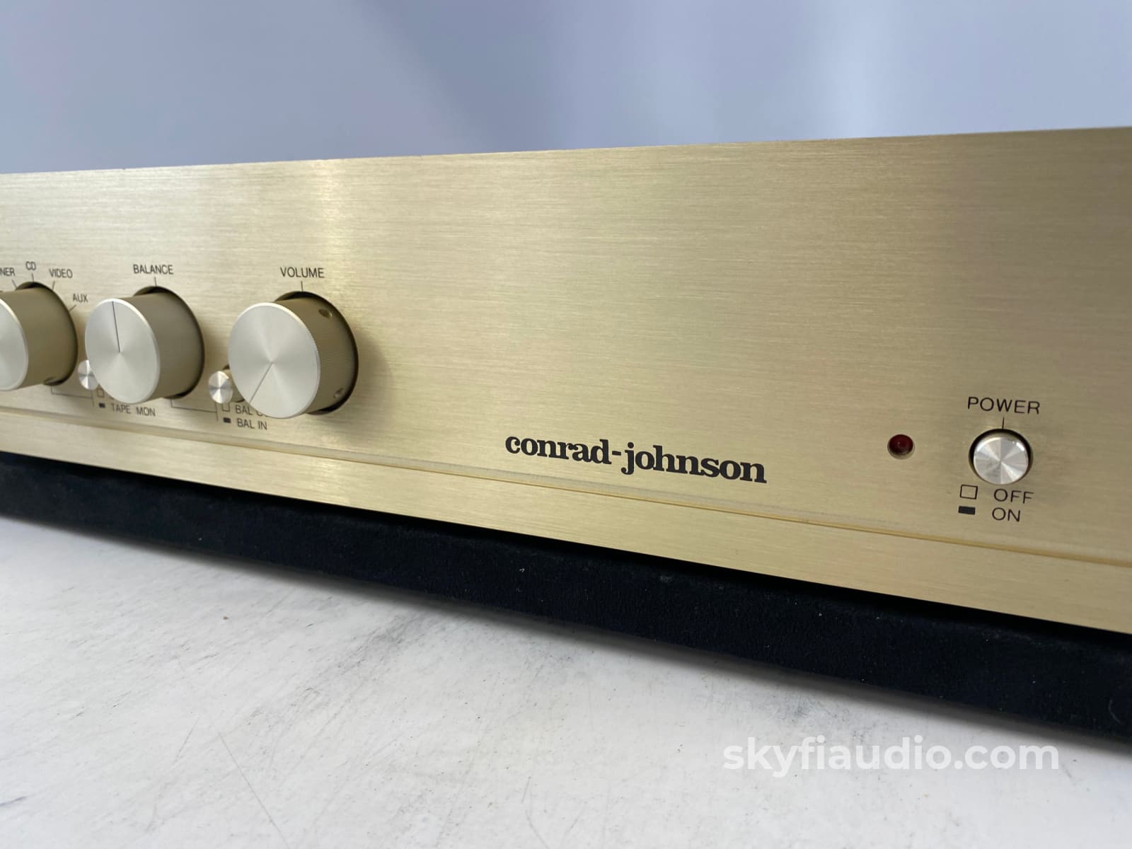 Conrad Johnson Pv10A All Tube Preamp With Phono Input Preamplifier