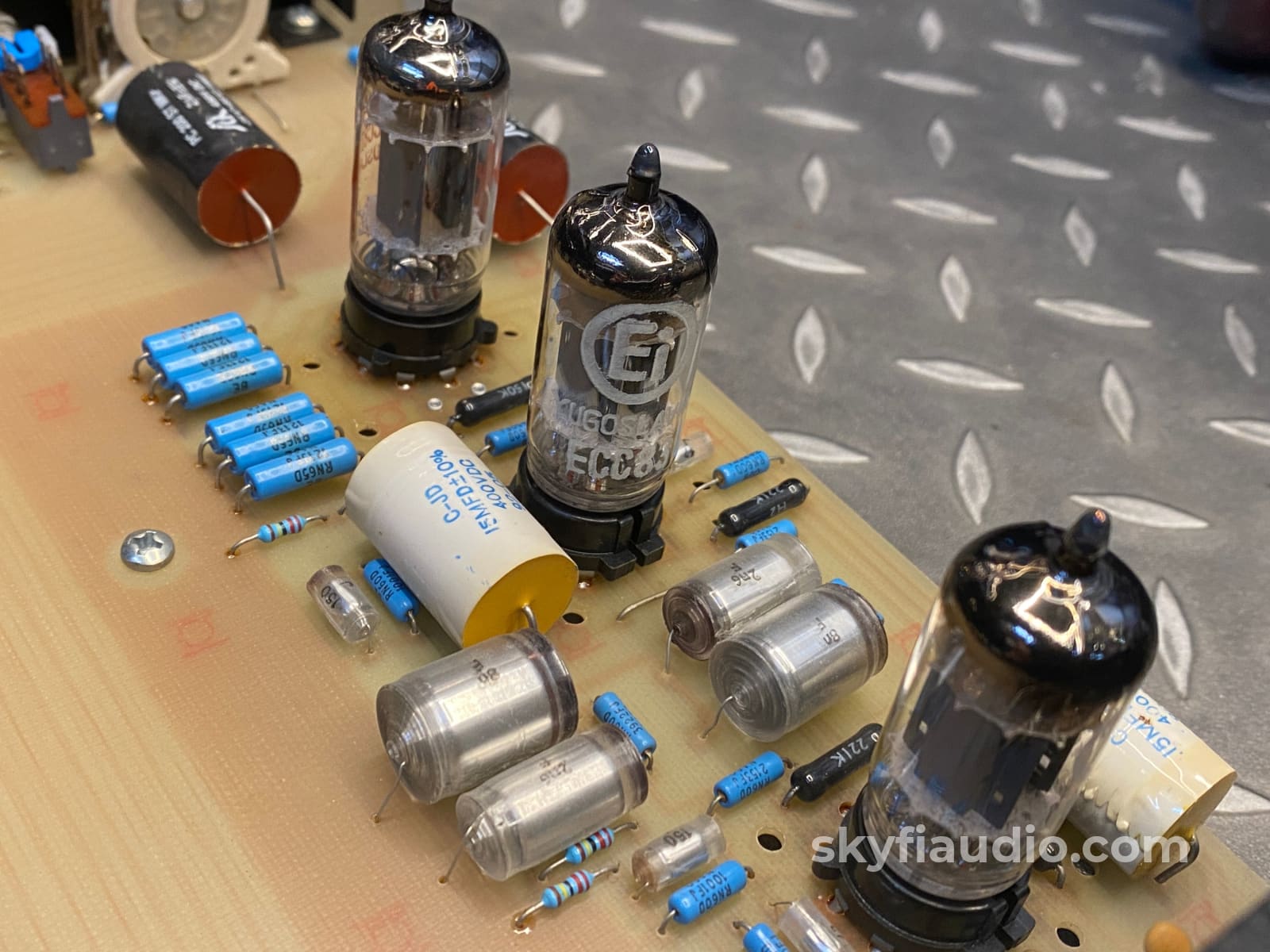 Conrad Johnson Pv10A All Tube Preamp With Phono Input Preamplifier