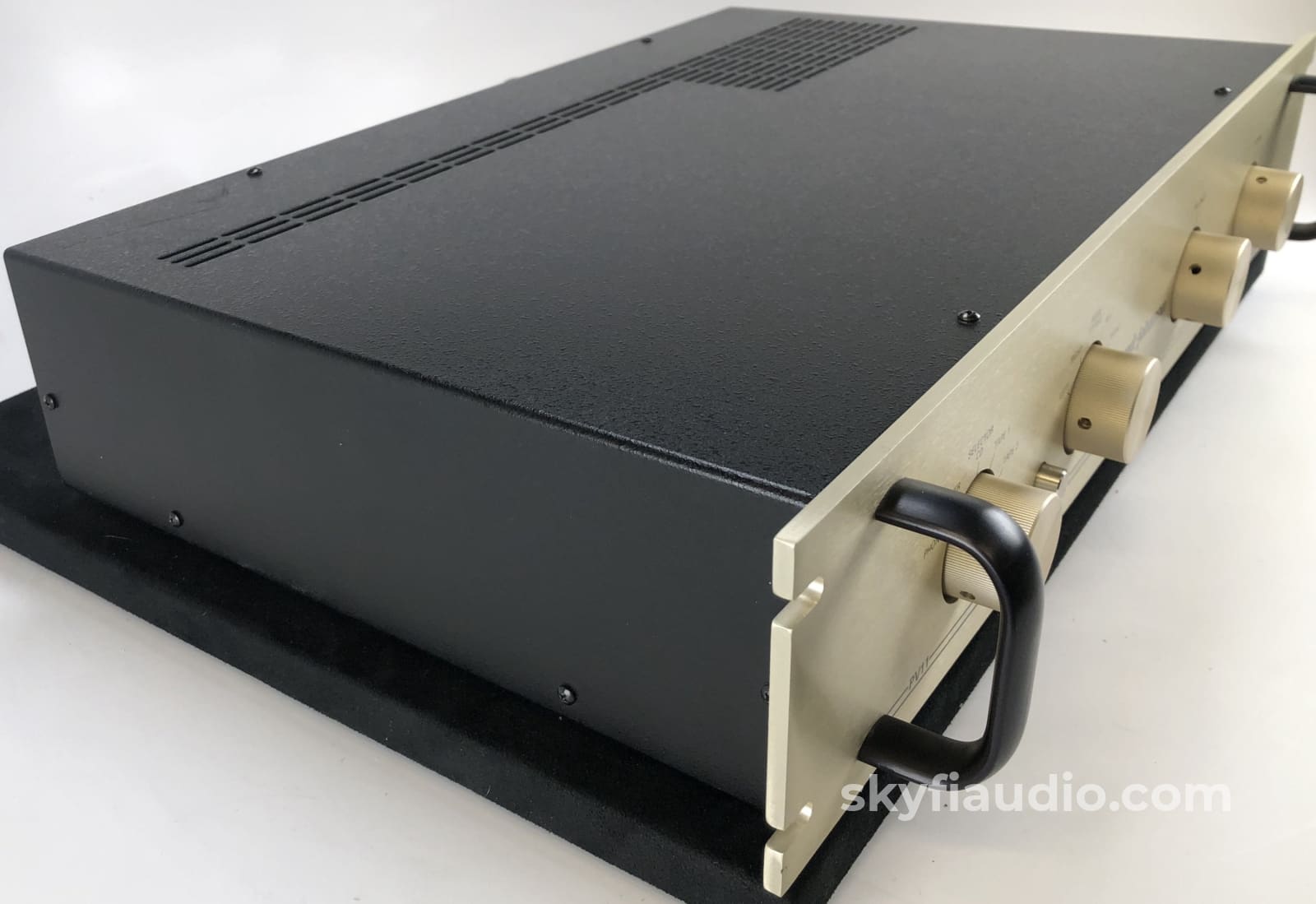 Conrad-Johnson Pv11 Tube Preamp With Phono Input Preamplifier