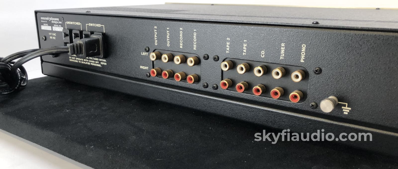 Conrad-Johnson Pv11 Tube Preamp With Phono Input Preamplifier