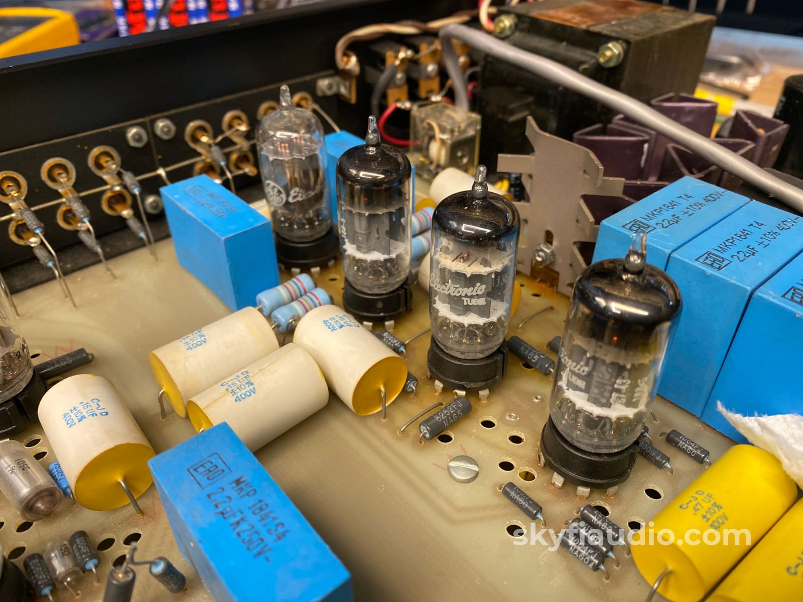 Conrad Johnson Pv5 All-Tube Preamplifier With Phono