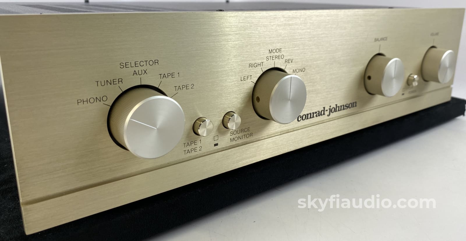 Conrad Johnson Pv5 All-Tube Preamplifier With Phono