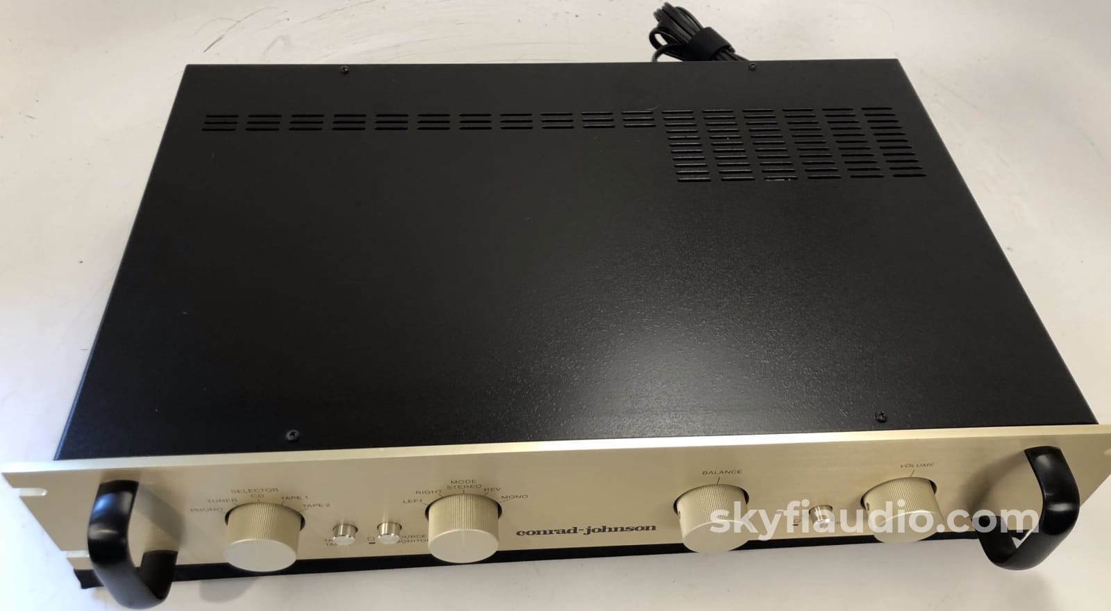Conrad-Johnson Pv8 Tube Preamp With Phono Preamplifier