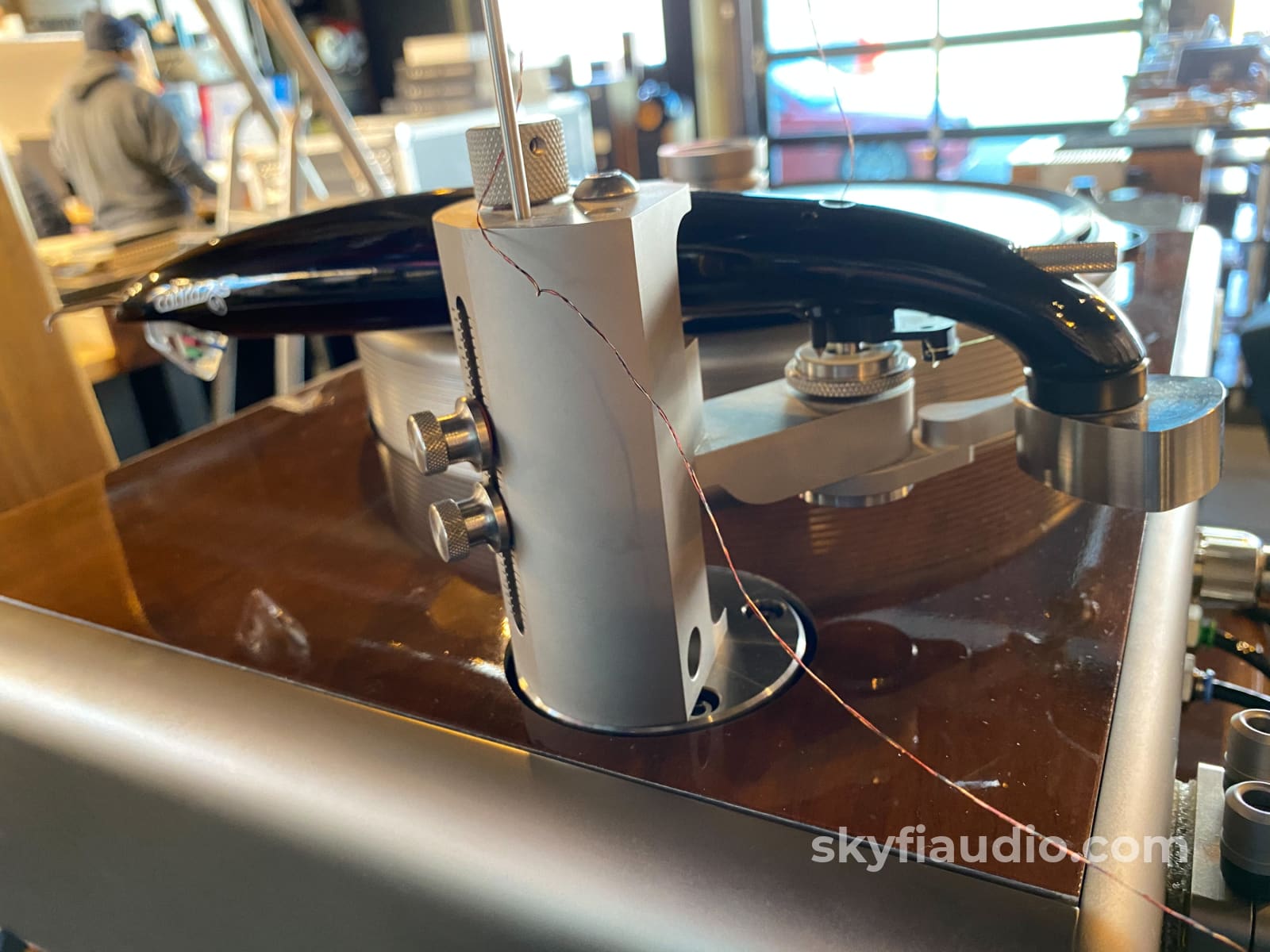 Continuum Audio Labs - Caliburn Turntable With Cobra Arm Stand And Minus K Platform