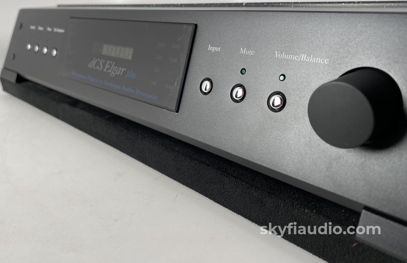 Dcs Elgar Plus Digital To Analog (D/A) Converter Cd +