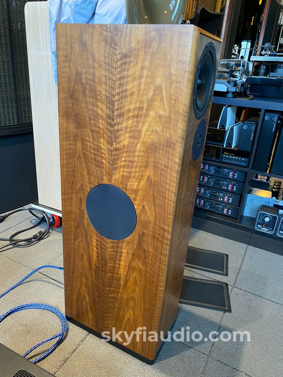 Devore Fidelity Gibbon Nines 2-Way Speakers In A Gorgeous Finish Made In Nyc!