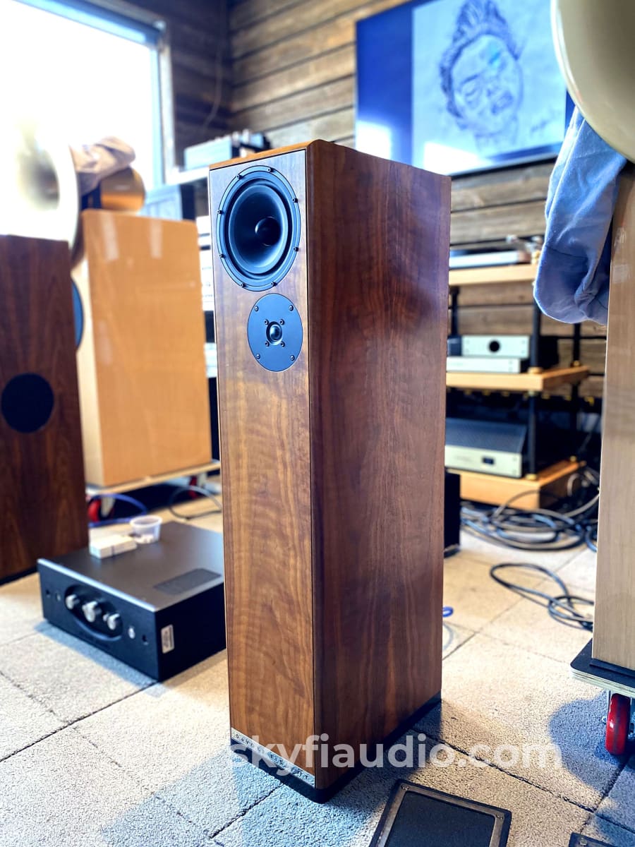 Devore Fidelity Gibbon Nines 2-Way Speakers In A Gorgeous Finish Made In Nyc!