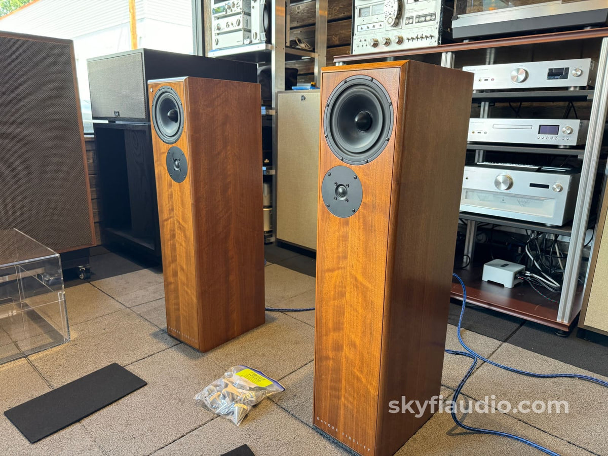 Devore Fidelity Gibbon Super 8 Speakers In Gorgeous Walnut Finish Made Nyc!