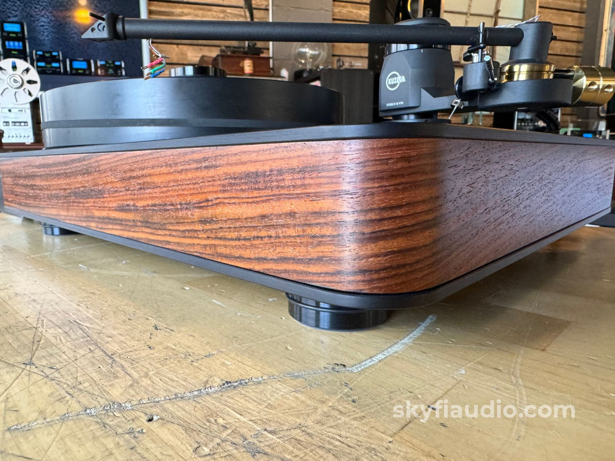 Feickert Woodpecker Turntable With Kuzma Arm Power Supply And New Sumiko Celebration 40 Mc Cartridge