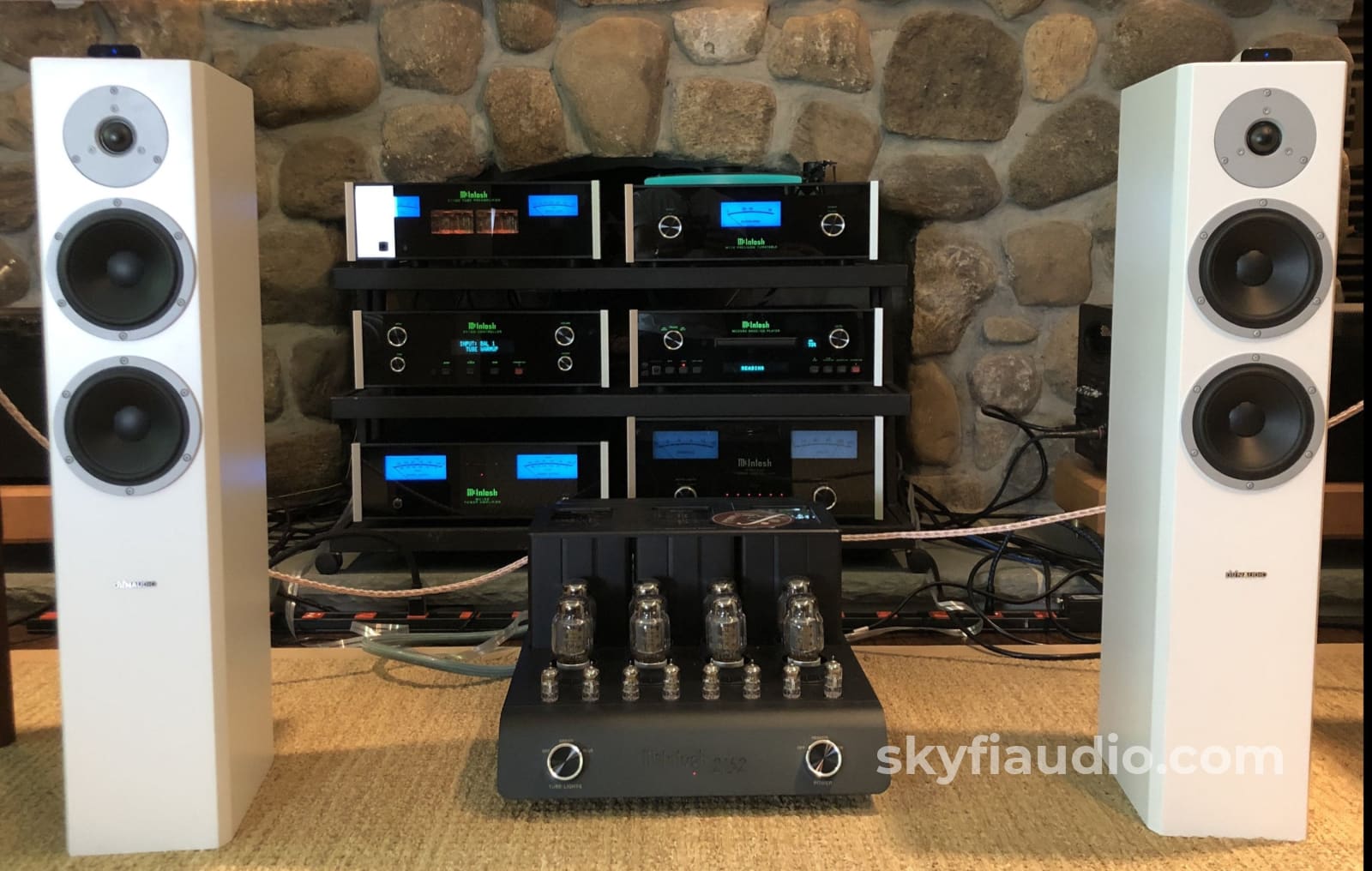 Dynaudio Xeo 6 Powered Speakers In White - Gorgeous!