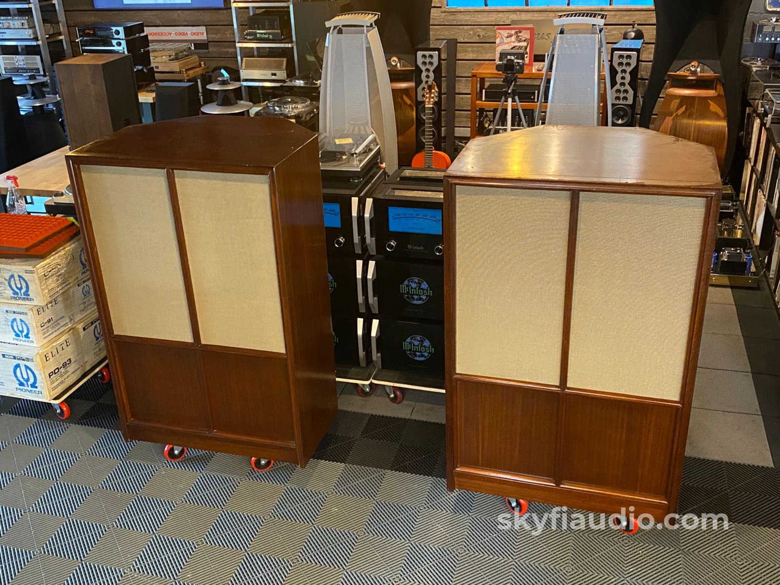 Electro-Voice Patrician 800 Vintage Speakers - 4-Way With 30 Woofers!!