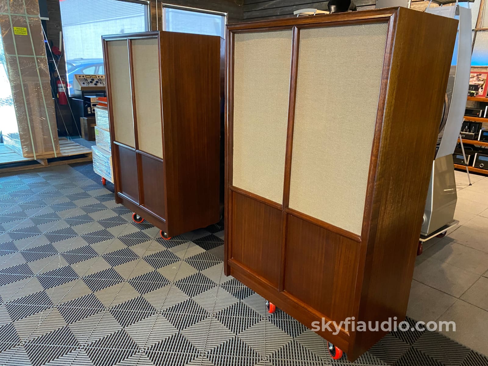 Electro-Voice Patrician 800 Vintage Speakers - 4-Way With 30 Woofers!!