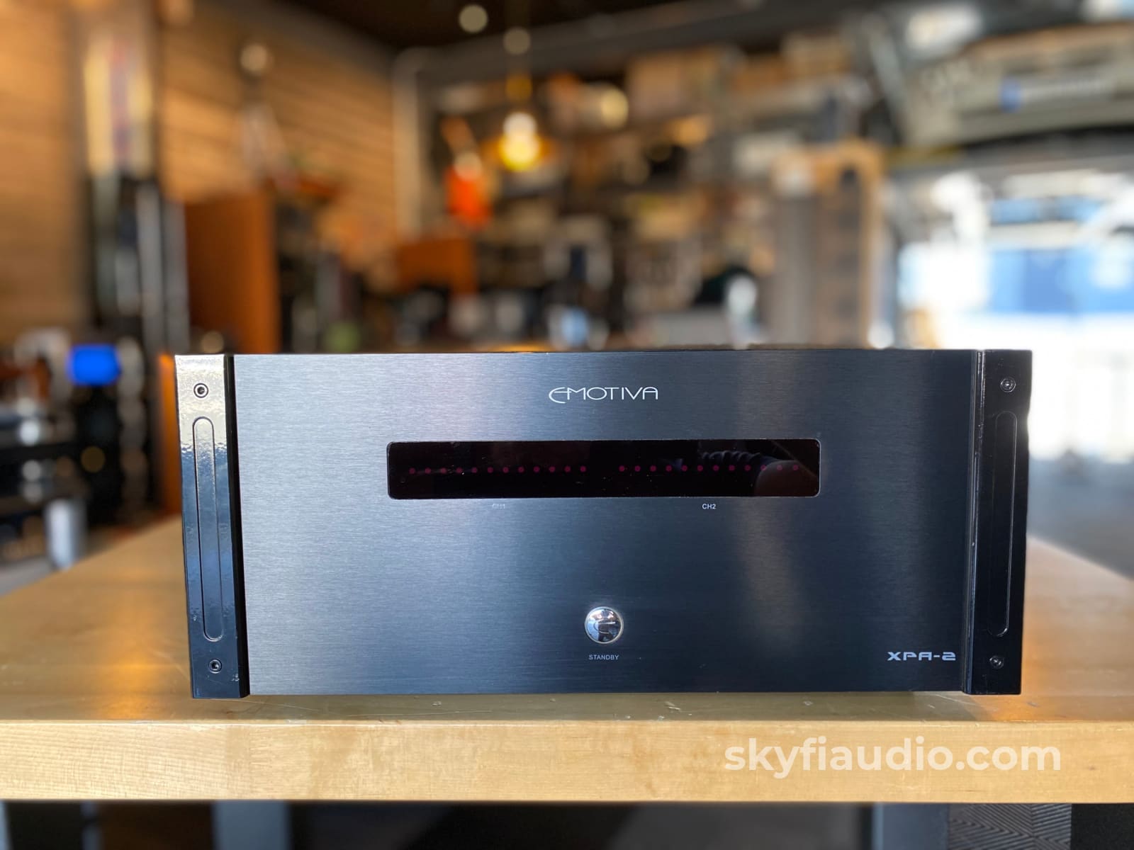 Emotiva XPA-2 (Gen 1) Stereo Amplifier 250Wx2 with VU Meters