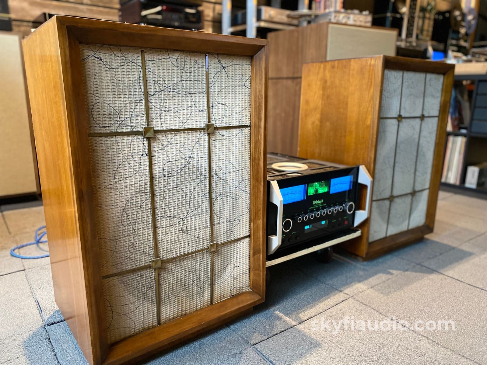 Ev Electro-Voice 15 3-Way Speaker System In Marquis Enclosures Speakers