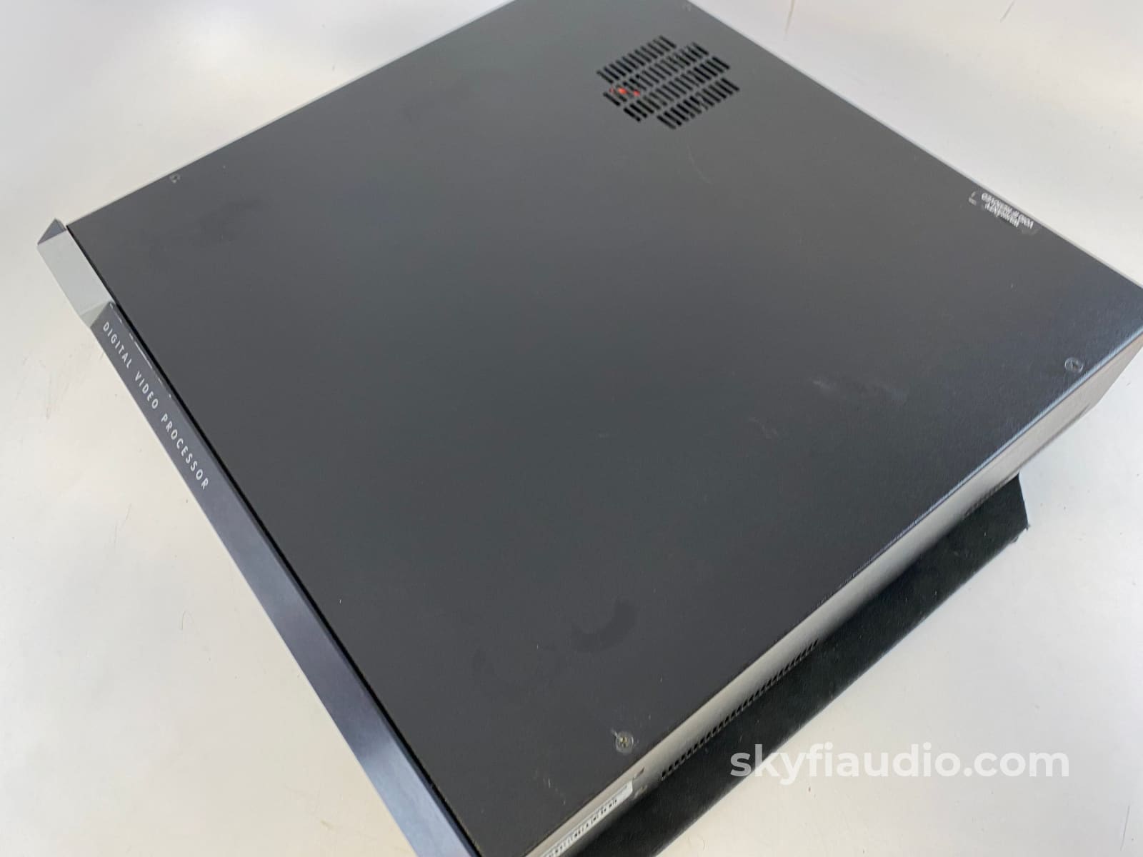 Faroudja Dvp-5000 Professional Hd Digital Video Processor And Scaler Preamplifier