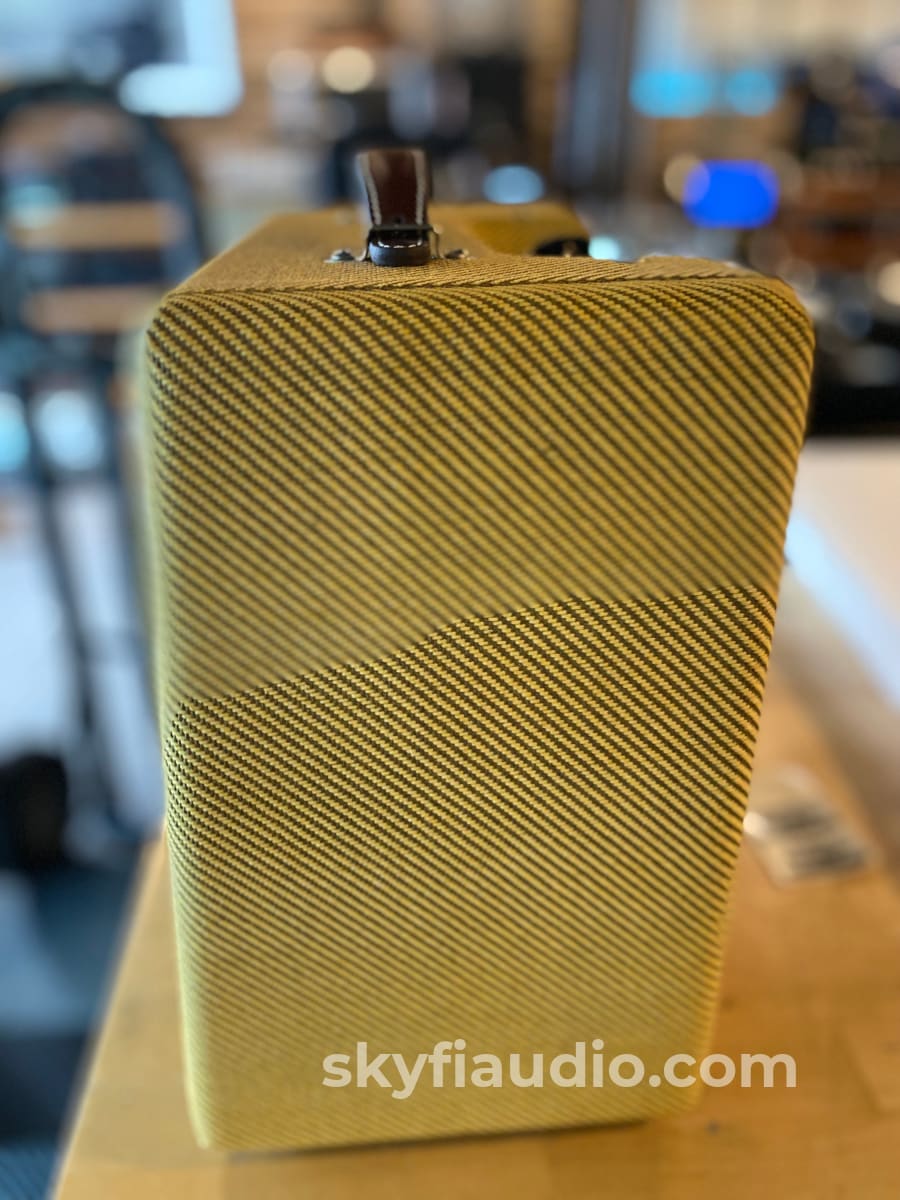 Fender Model 57 Champ 5F1 Guitar Amp In Tweed Accessory
