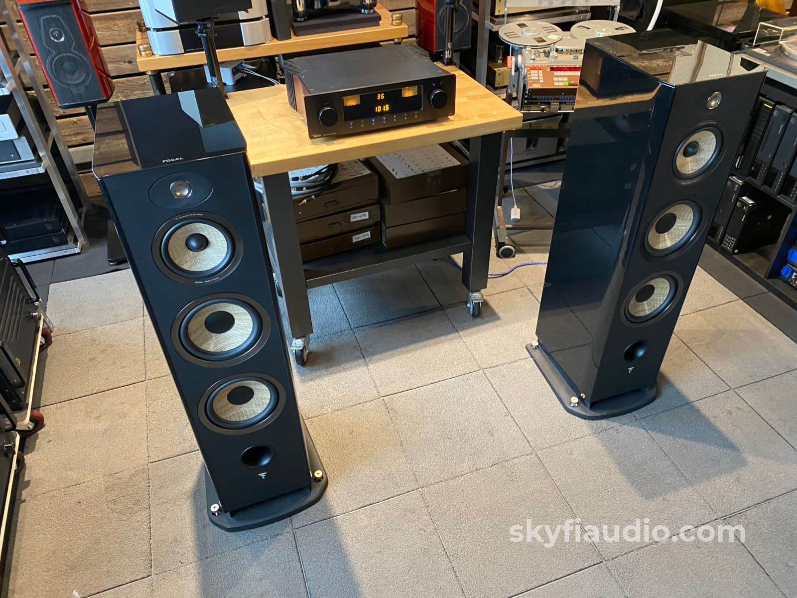 Focal Aria 948 Gloss Black Speakers - Impressive Bass Response