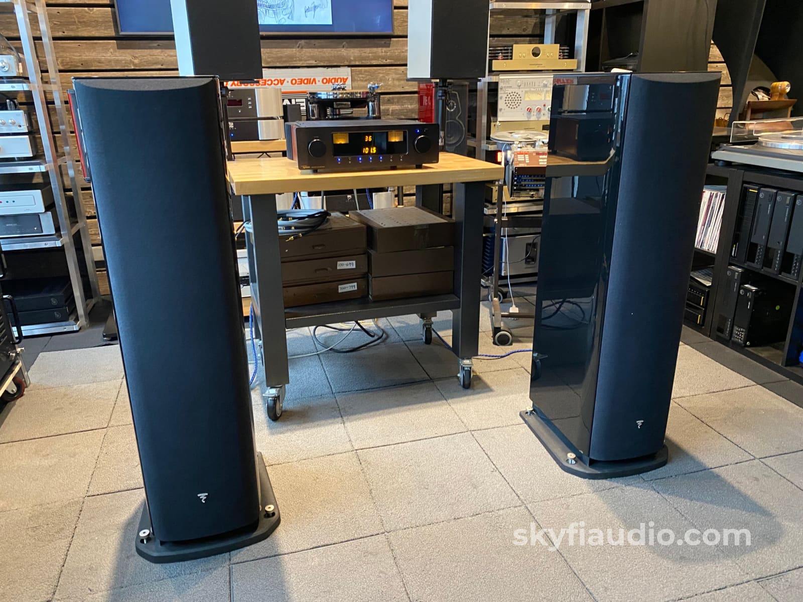 Focal Aria 948 Gloss Black Speakers - Impressive Bass Response