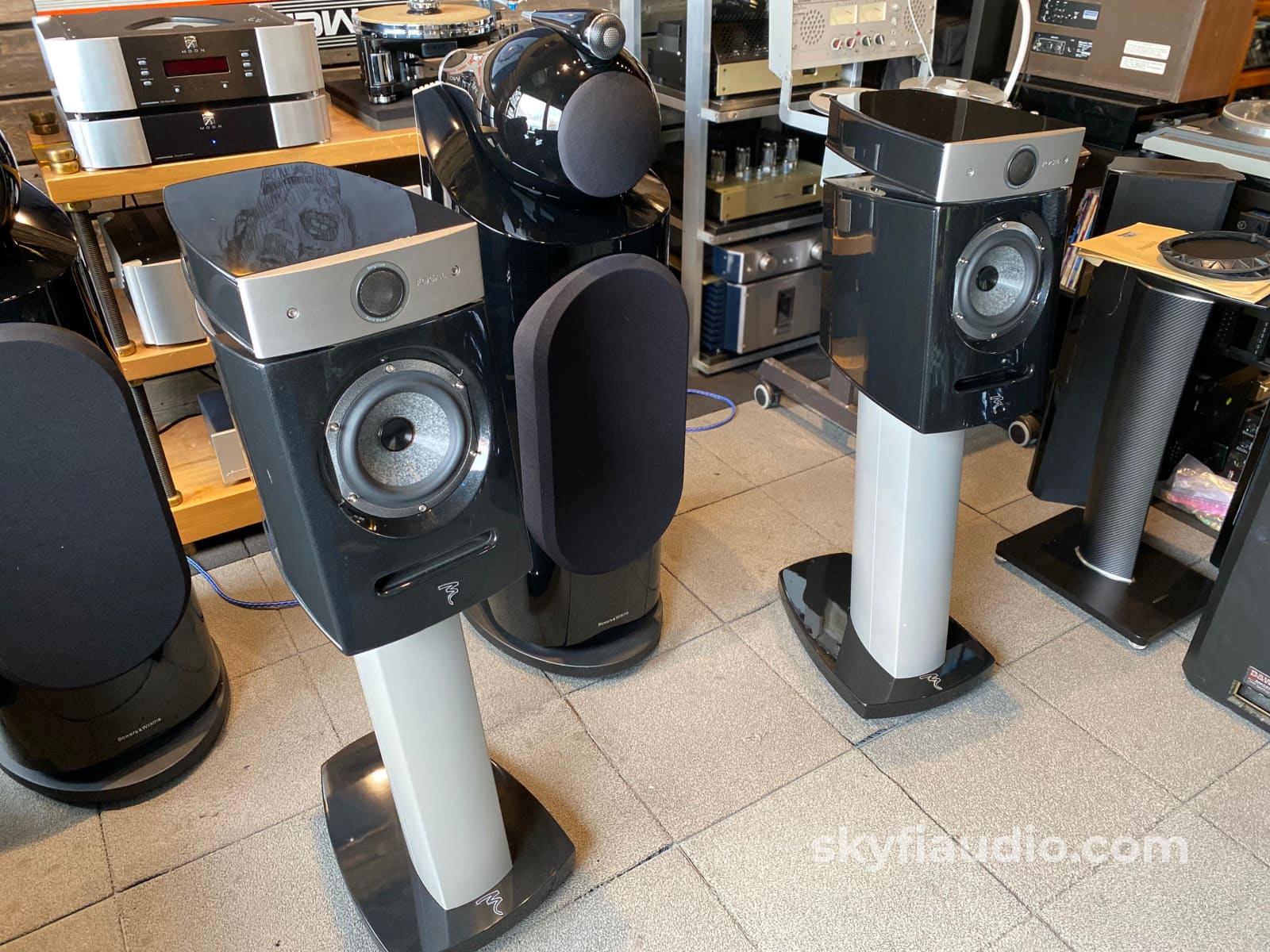 Focal Diablo Utopia Iii Speakers - As New And Complete With Stands $25K Msrp
