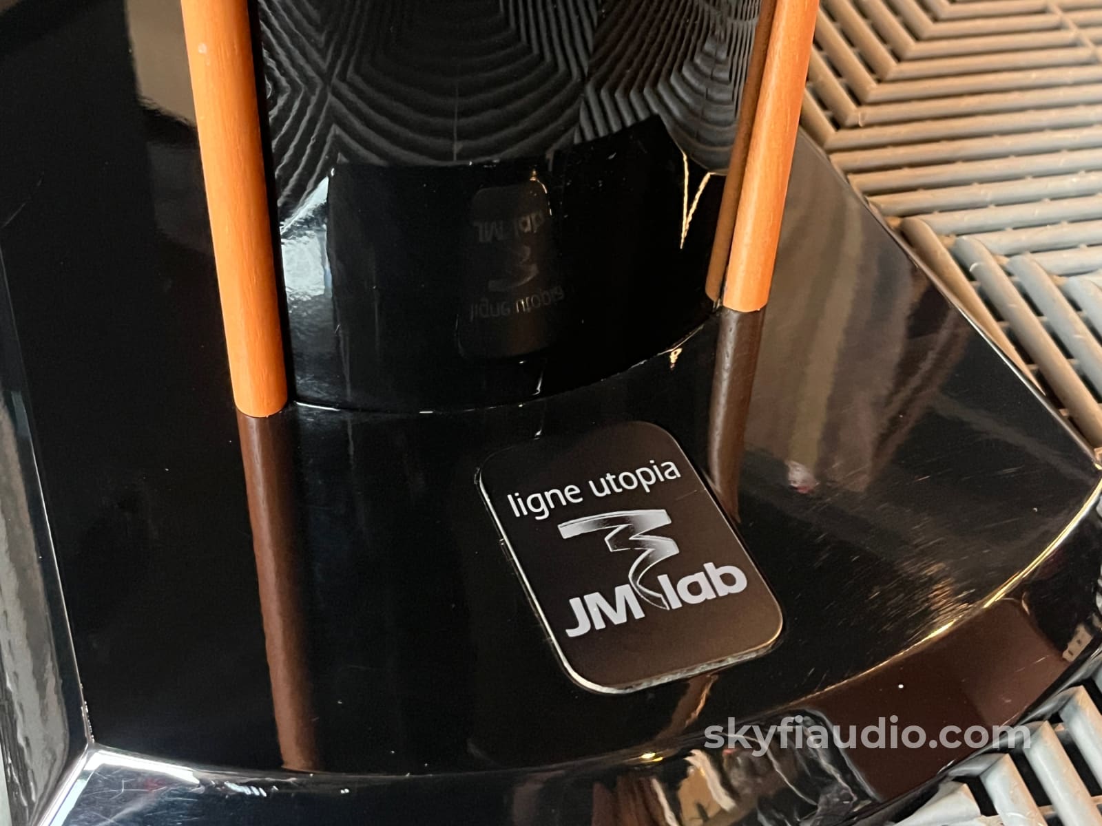 Focal JS Labs Micro Utopia Speakers - W/ Stands Speakers