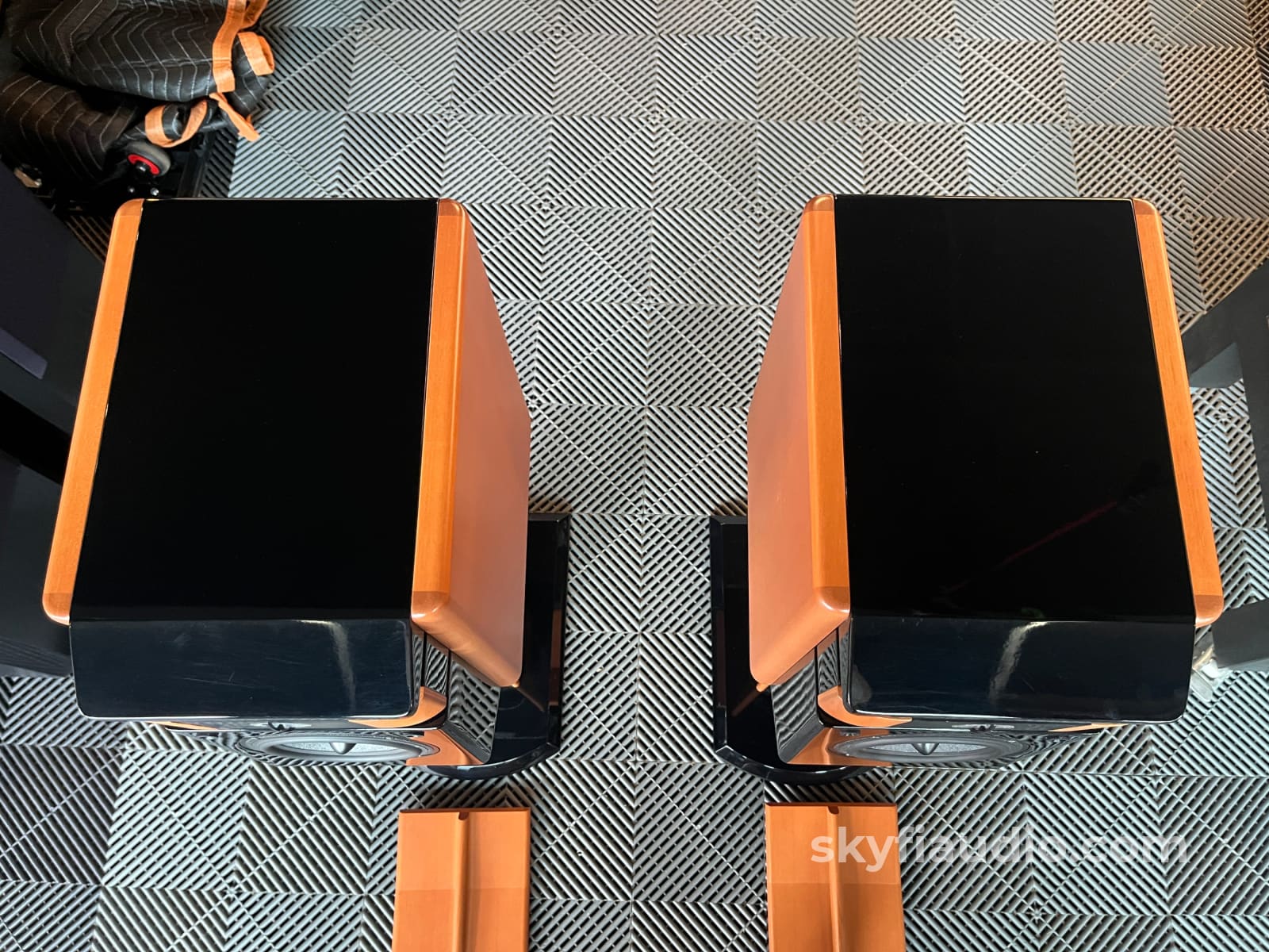 Focal JS Labs Micro Utopia Speakers - W/ Stands Speakers