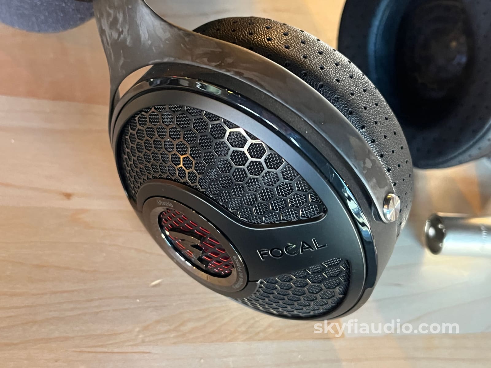 Focal Utopia Headphones - Beryllium Drivers - W/ Case Headphones