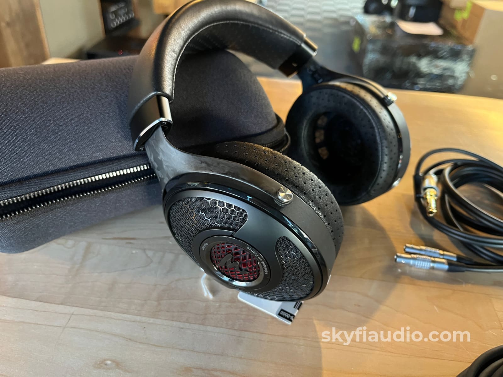 Focal Utopia Headphones - Beryllium Drivers - W/ Case Headphones