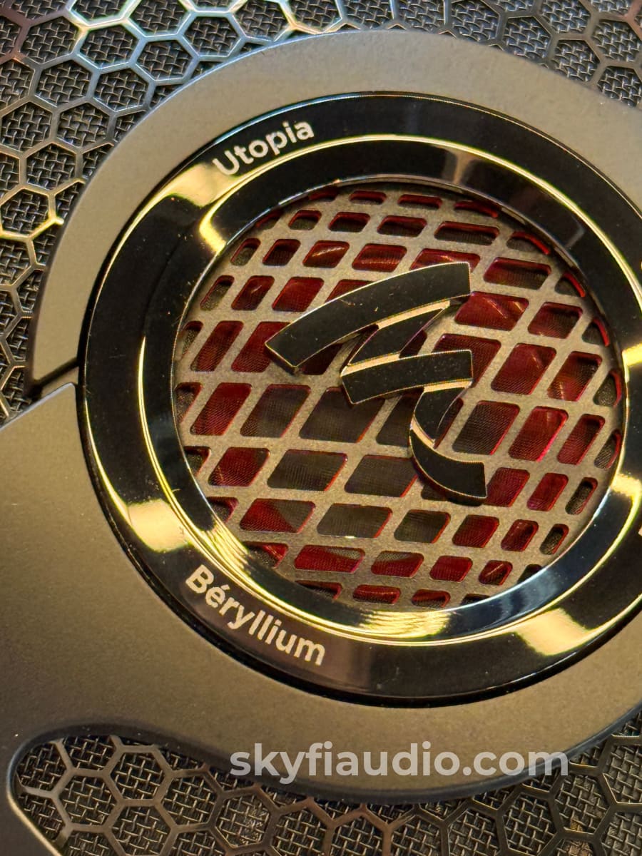 Focal Utopia Headphones - Beryllium Drivers - W/ Case Headphones