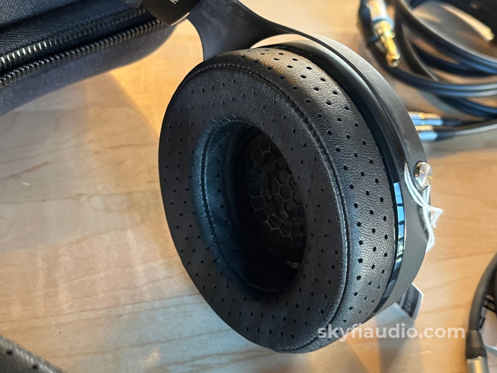 Focal Utopia Headphones - Beryllium Drivers - W/ Case Headphones
