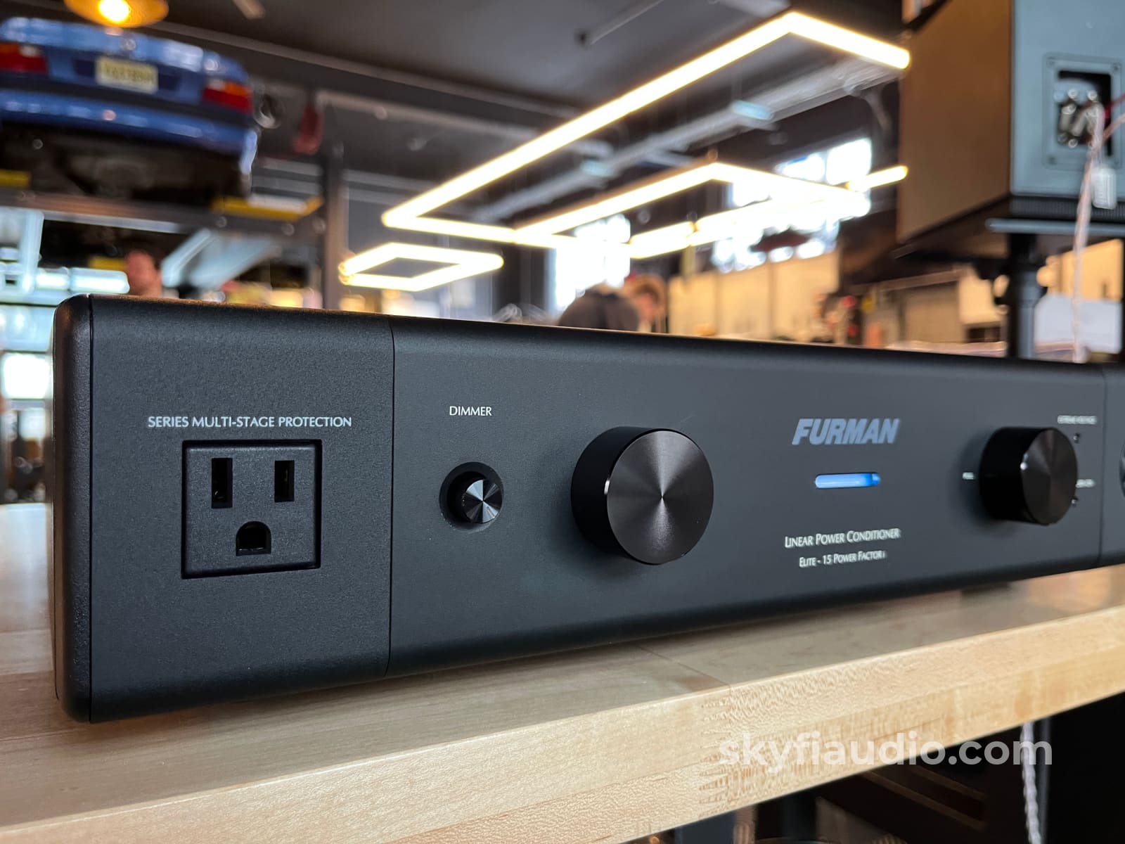 Furman Elite-15 PFi Power Conditioner - 13 Outlet Power Conditioner