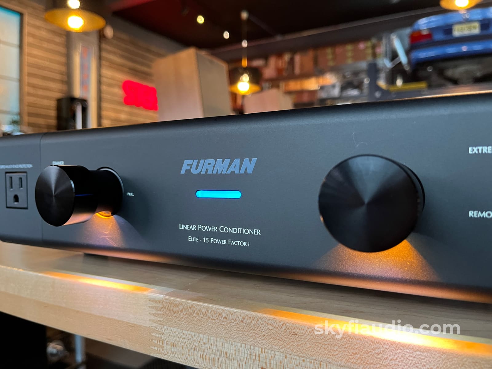 Furman Elite-15 PFi Power Conditioner - 13 Outlet Power Conditioner