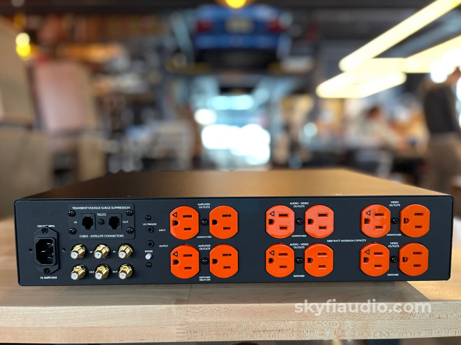 Furman Elite-15 PFi Power Conditioner - 13 Outlet Power Conditioner
