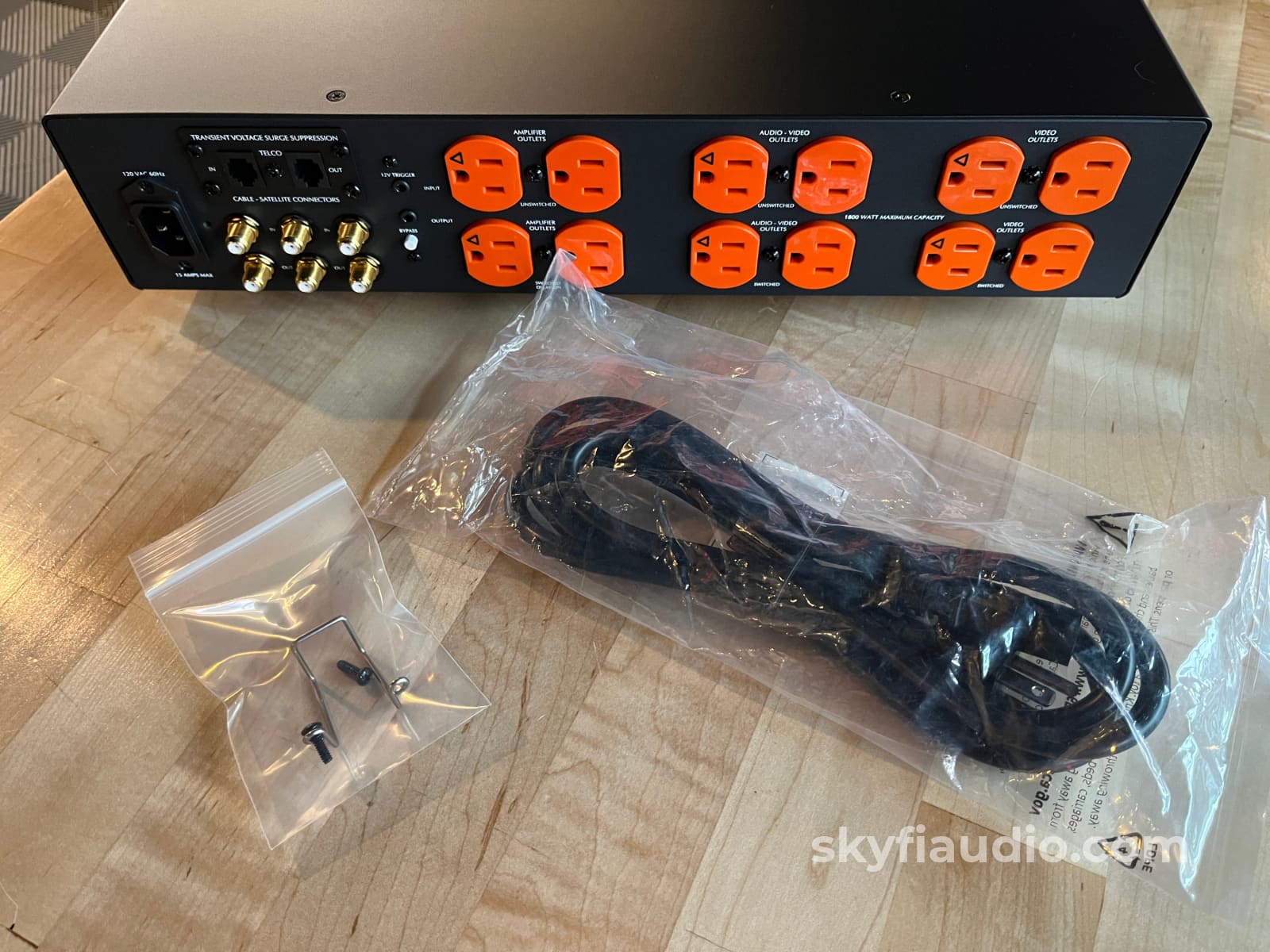 Furman Elite-15 PFi Power Conditioner - 13 Outlet Power Conditioner