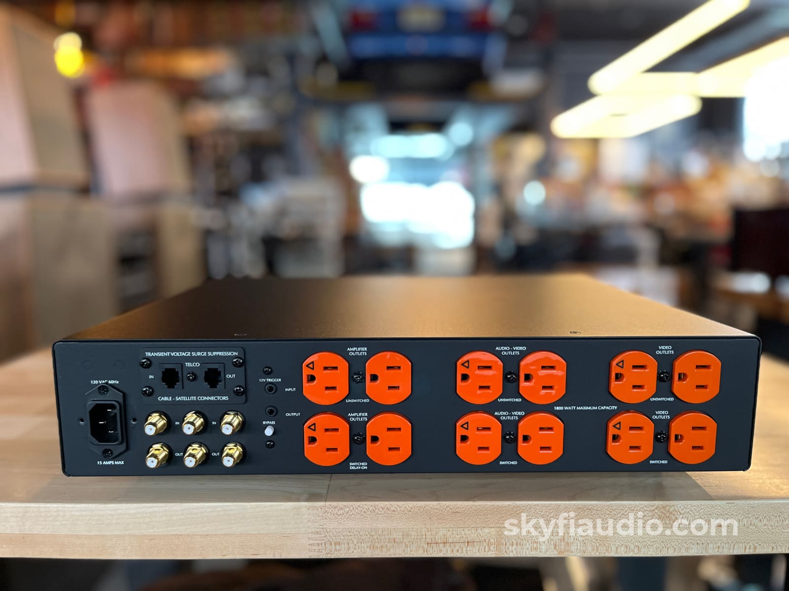 Furman Elite-15 PFi Power Conditioner - 13 Outlet Power Conditioner